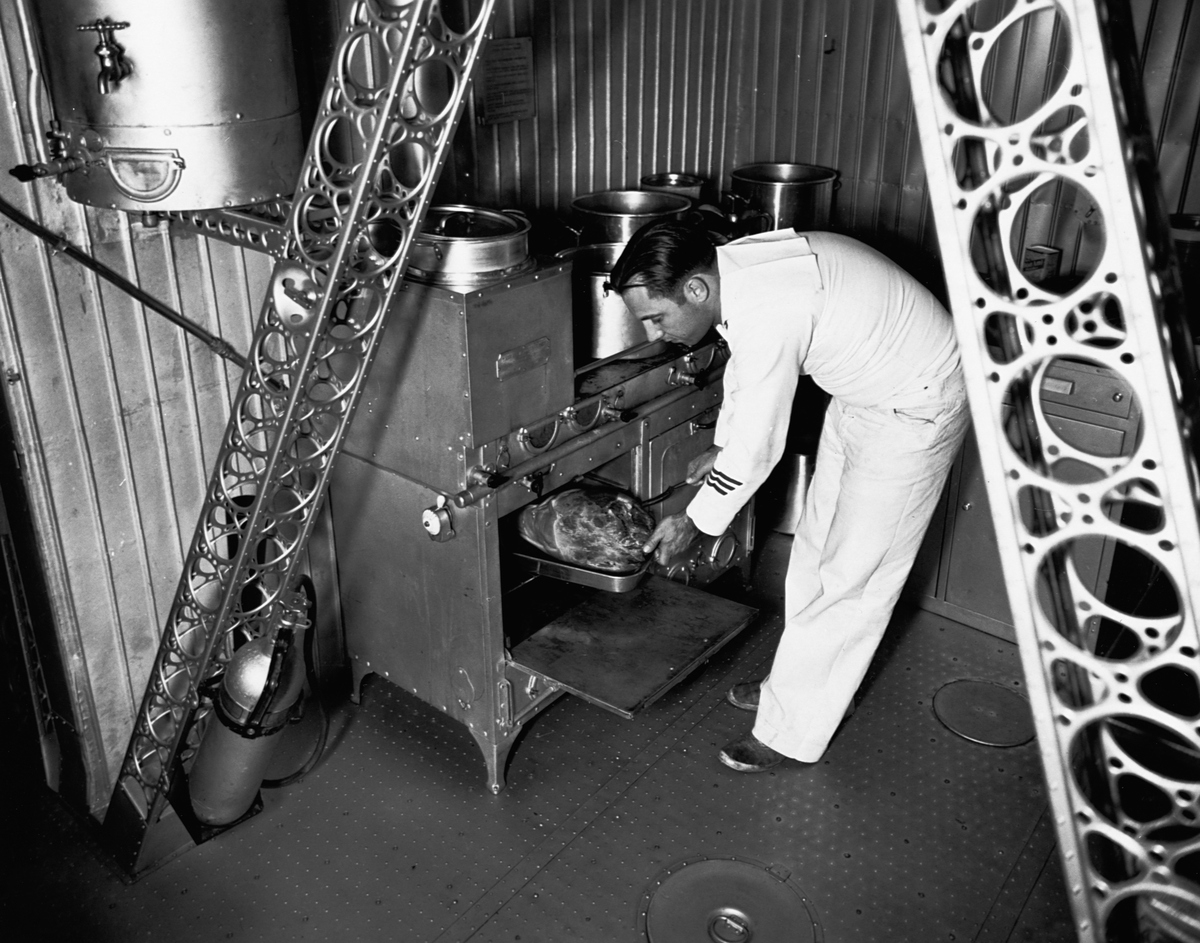 请翻译船舶货舱附属件损坏检验