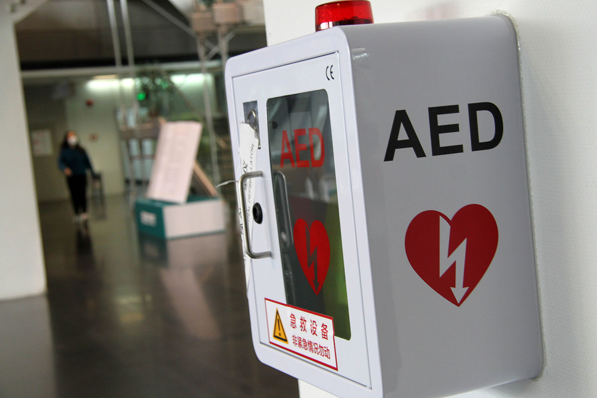 请给出AED-Net A Single Image Dehazing这篇论文的实现代码