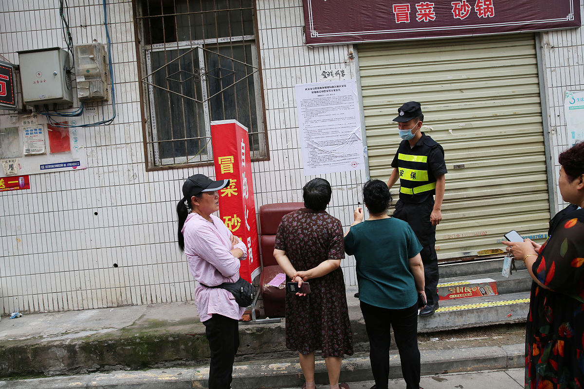 为社区携手居民清理楼道小广告写一个报道题目