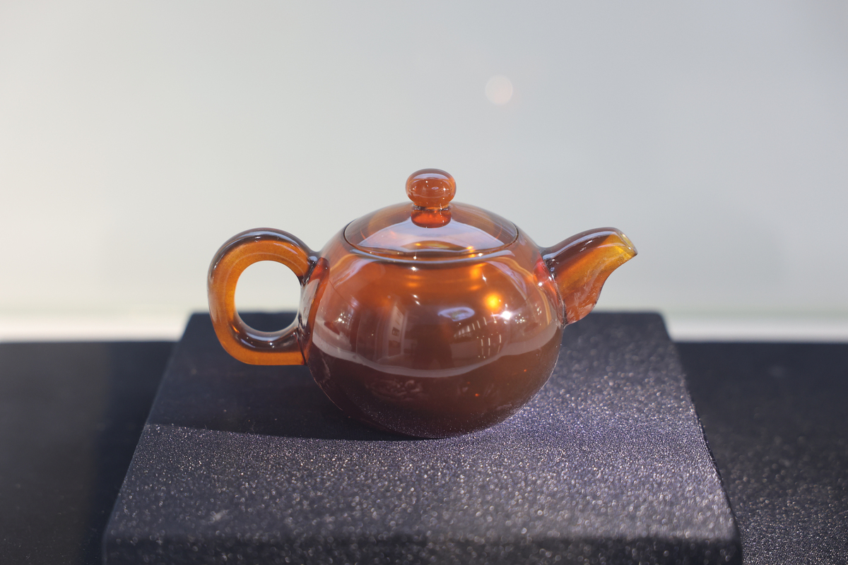 紫砂壶的自述：陶瓷器皿中的艺术品