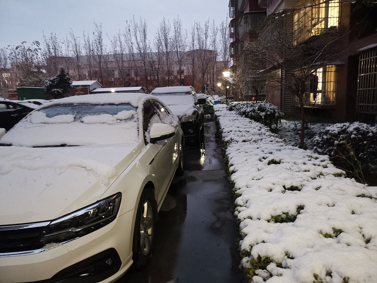 2022年2月22日,成都,西昌城区堆起积雪.(如需下载使用 请署名 红星新