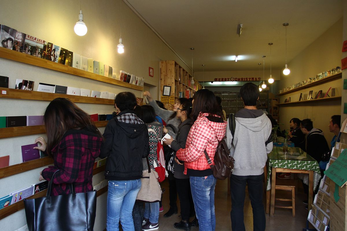 霸王茶姬奶茶店暑期社会实践报告 - 深入了解奶茶行业运营和顾客需求
