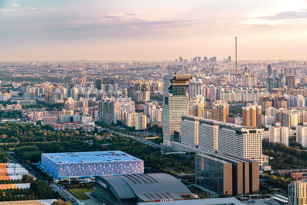 2020年9月2日,日落金光照耀下的北京初秋美景.