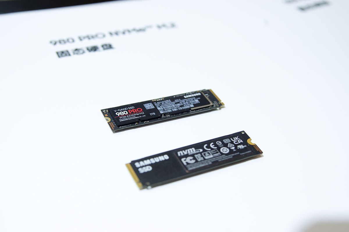 闪迪CZ880 使用的是TLC闪存颗粒吗？