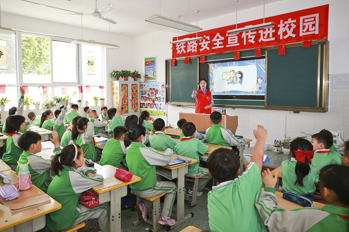 教职员工守望相助：保障校园安全，共创和谐环境