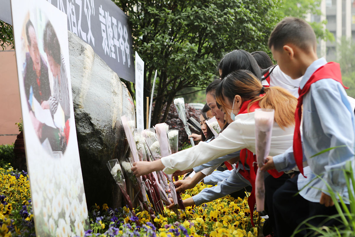 关于书的诗句和名言佳句精选 - 书中自有黄金屋