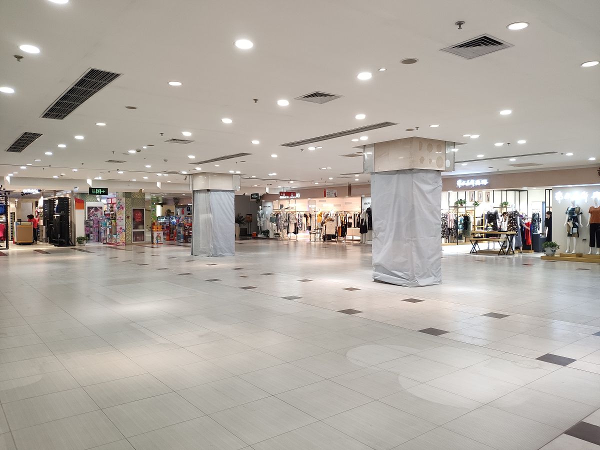 2019年07月03日,河南郑州,北京华联二七店在7月1日发布闭店公告后,商