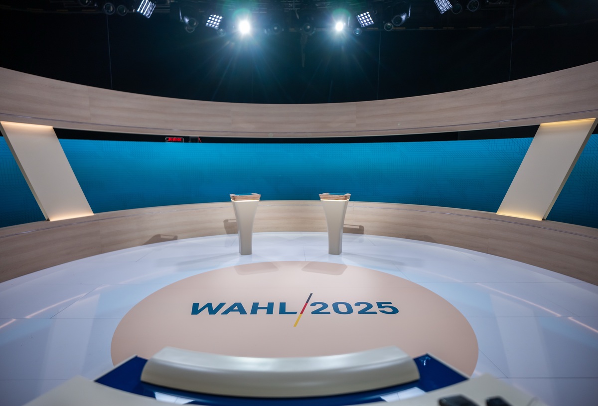 县级电视台新闻演播室灯光布光与设计：提升节目观赏性与吸引力