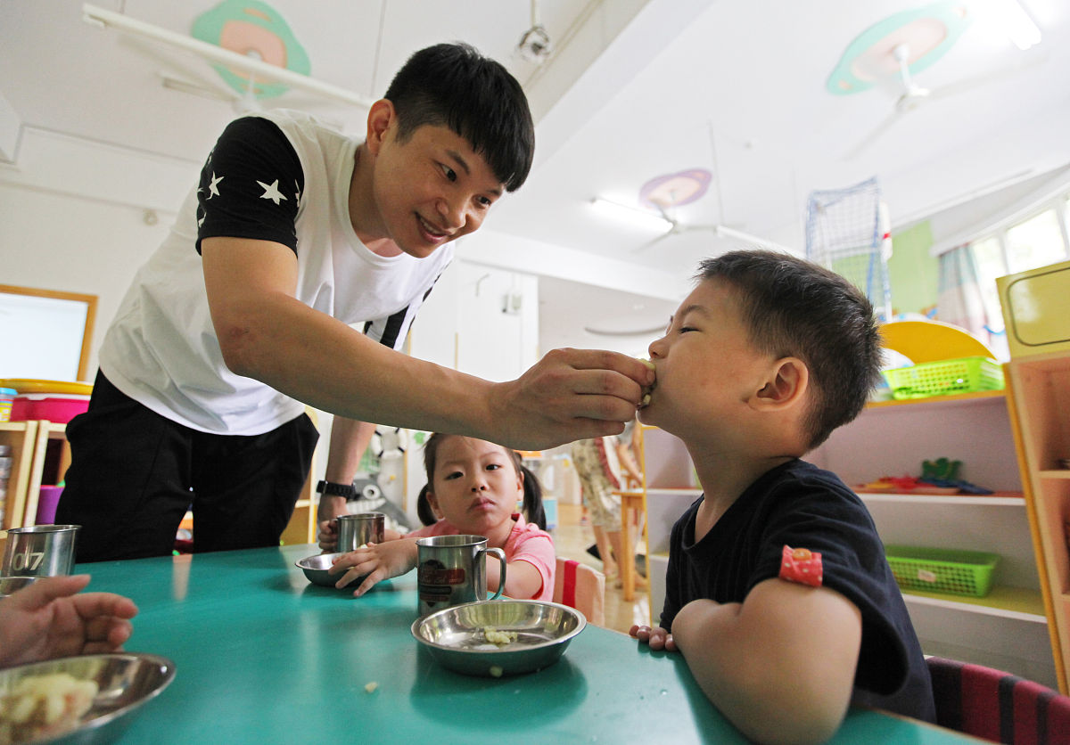 贵阳幼师培训：宝宝不爱吃饭的原因及解决方法