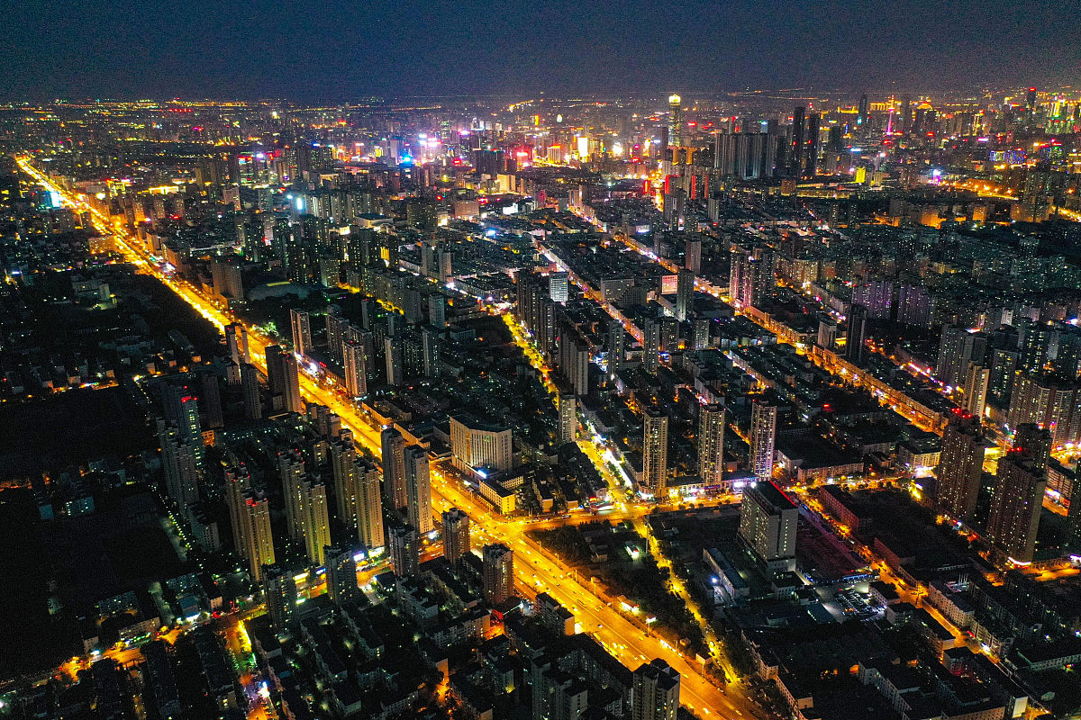 2021年8月13日,沈阳,入夜后城市灯光火通明,夜色璀璨.