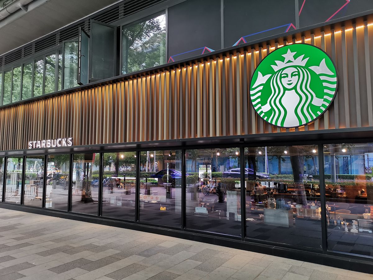 星巴克咖啡：全球知名咖啡连锁店，提供高品质咖啡和舒适体验