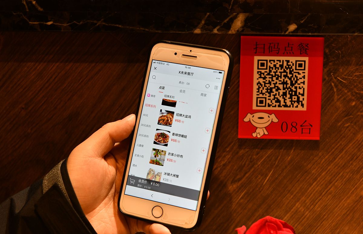 他们一打开微信第一件事就是按一下菜单然后就有一条信息弹出来表示有权限。授权之后就是用户的个人信息其中只有一个开放 ID然后系统就会通过这个开放 ID来确认用户的身份。根据上面内容论述基于微信小程序的智能推荐点餐系统的设计与实现的状态户不少于200字。