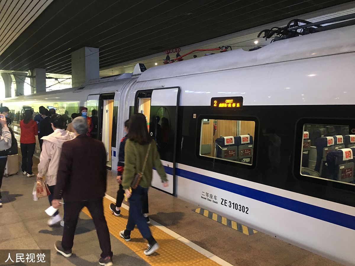 2020年4月10日,国内首条跨省环线高铁从成都东站发车,跨越4省市用时7