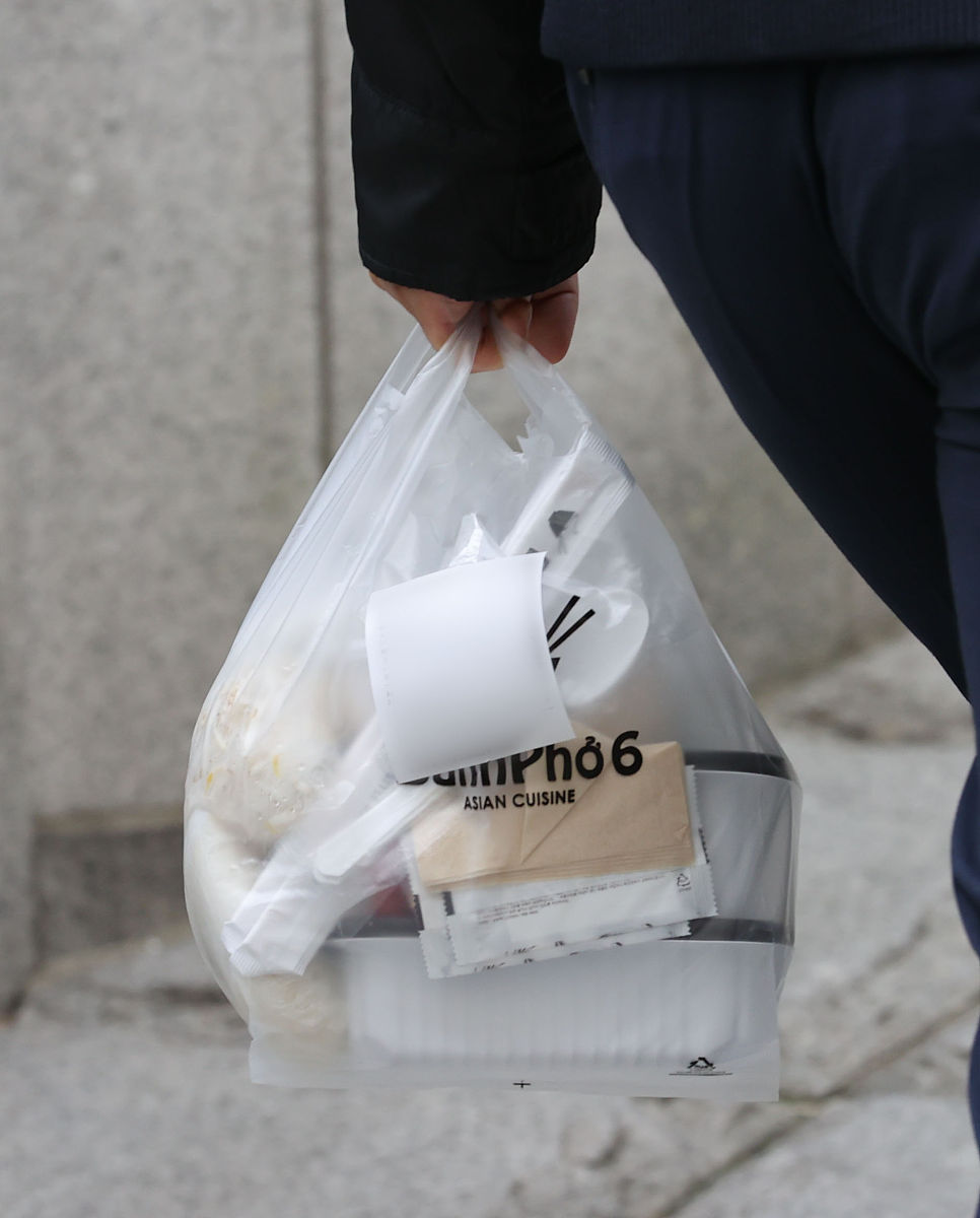 我是一个卖Centrifuge Bag的供应商我该写什么文章去吸引我的客户帮忙想几个文章主题我需要写博客用到帮我举例20个