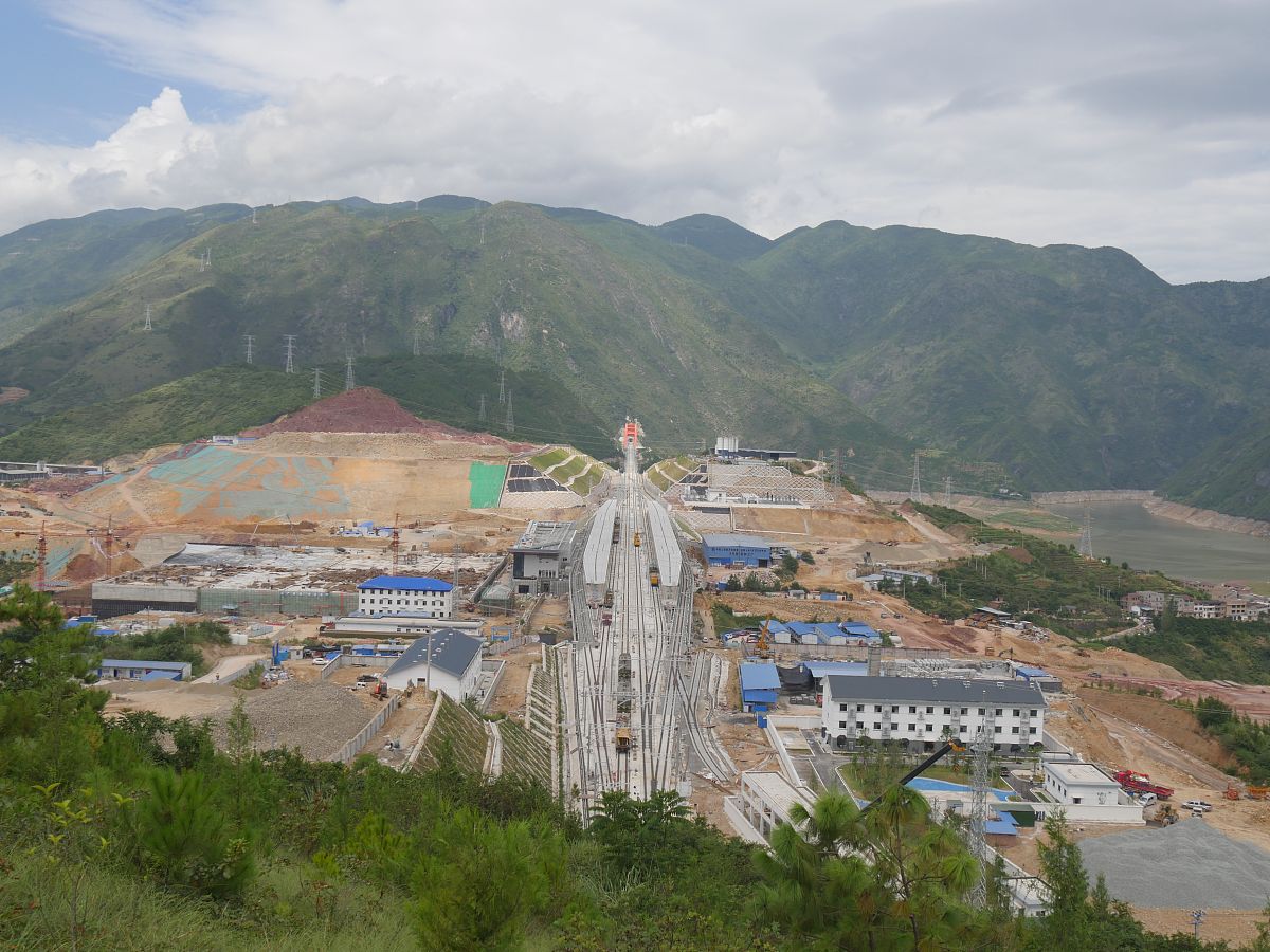 重庆高铁职业学校2019年招生简章：报名条件、考试内容、培养特色