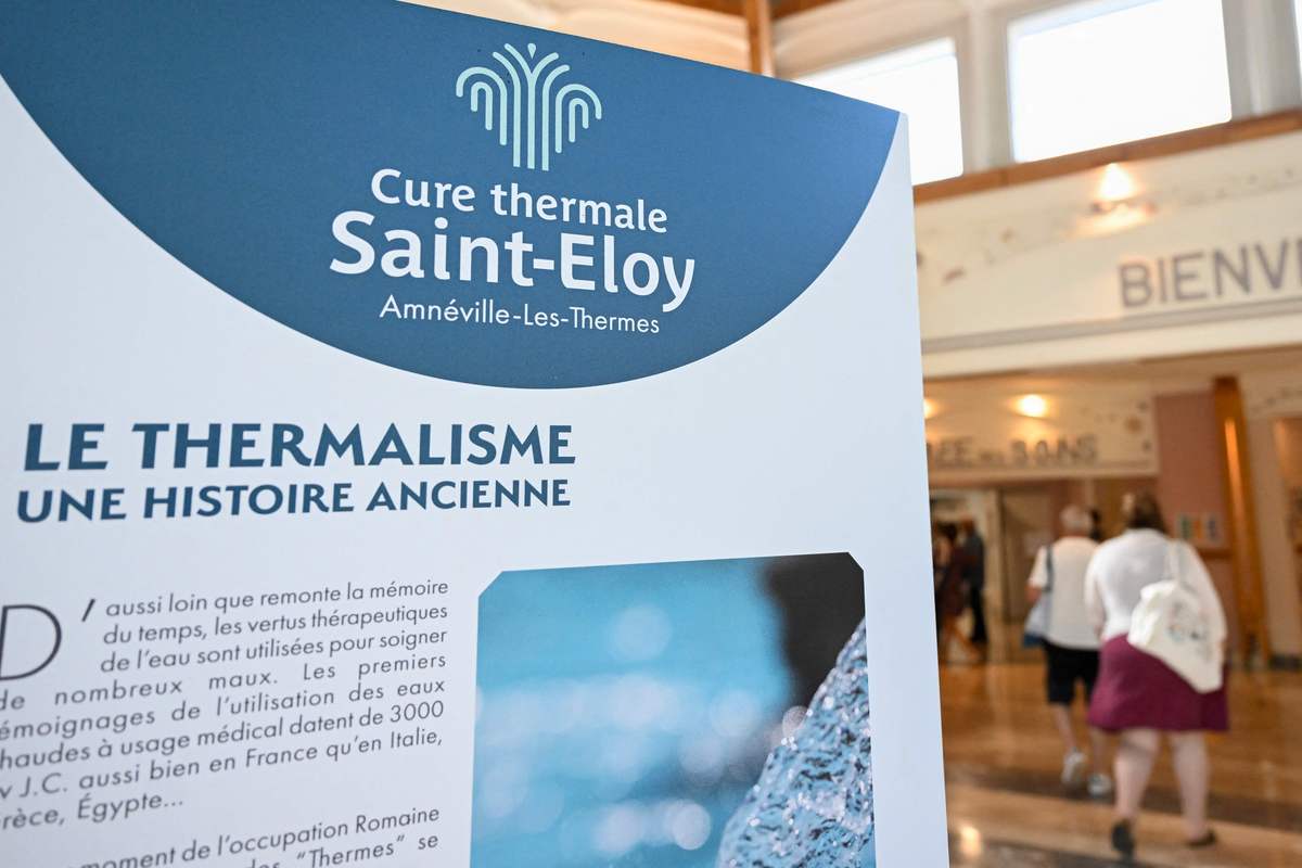 Improve the cover letter make it more professional more formal and more effectiveDear Sir and Madam：I am a sophomore student from Shanghai University China Europe Engineering and Technology College I