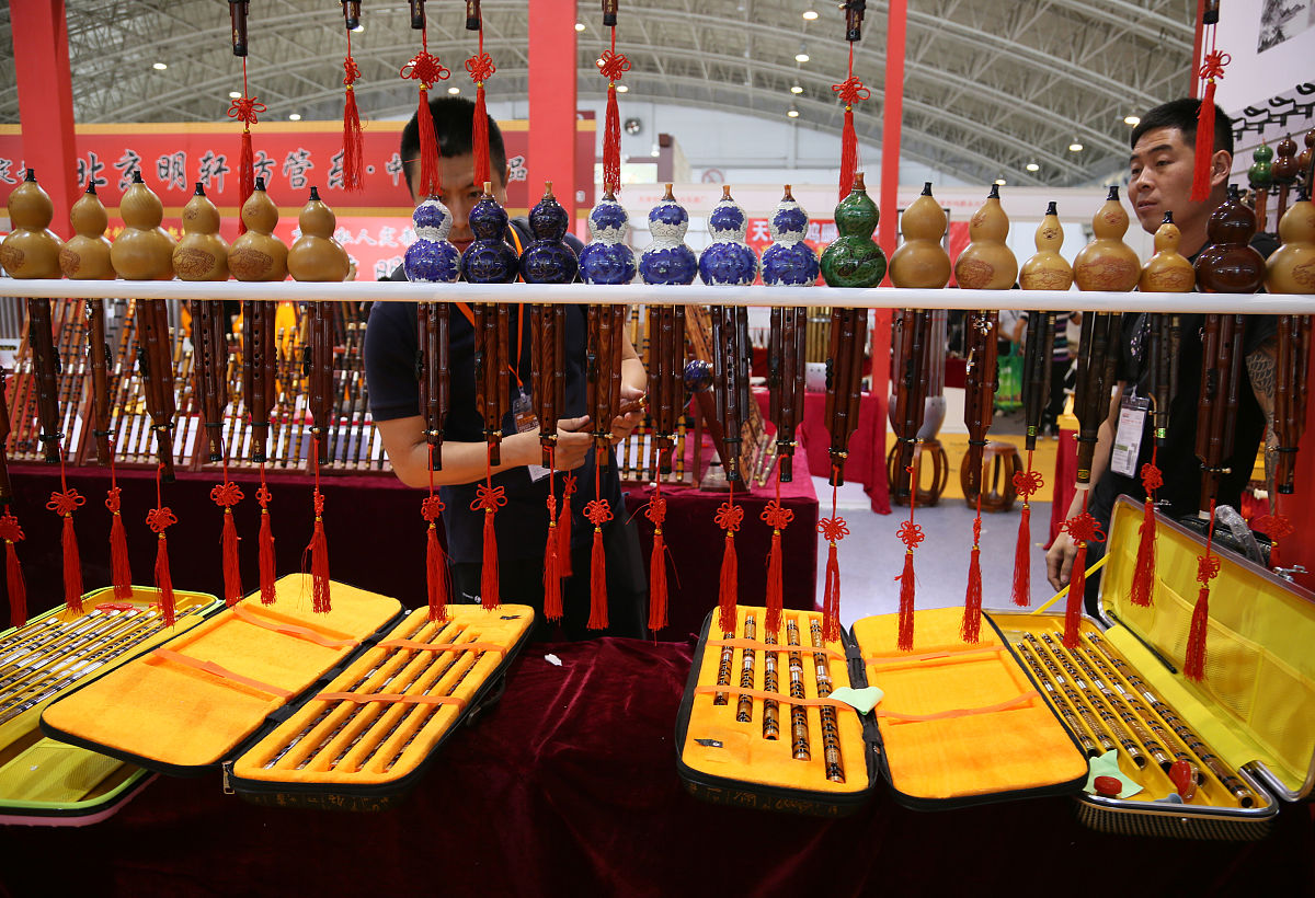 2018年5月27日,北京,为期四天的2018年北京国际乐器展览会闭幕.葫芦丝