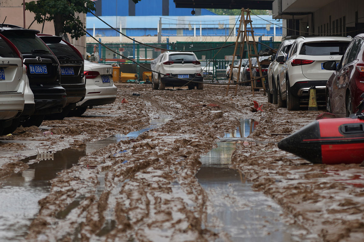 将下列文字降重：洪涝灾害一直是影响甚至威胁人类生存发展的重要因素之一。城市是人类社会经济活动的主要区域是国民经济和社会发展的重点区域也是洪涝灾害易发频发区域因此城市洪涝灾害风险研究是国际社会高度关注的热点问题。