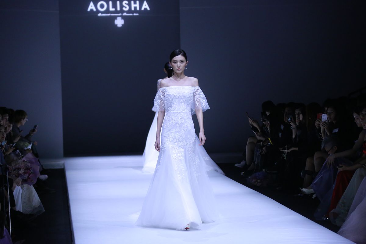 写一篇长篇小说男主叫武程家庭条件好但是家里不太和睦有个继母女主叫程嘉家庭条件一般但是家庭很和睦男主逃离家门去往日本女主去日本留学他俩在樱花树下邂逅