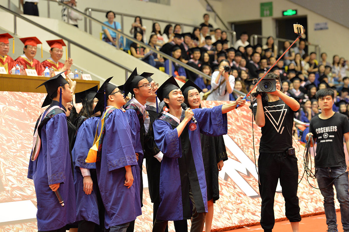 假如我是复旦大学的研究生导师，而你是一名护理跨考流行病学的学生，你有什么兴趣爱好