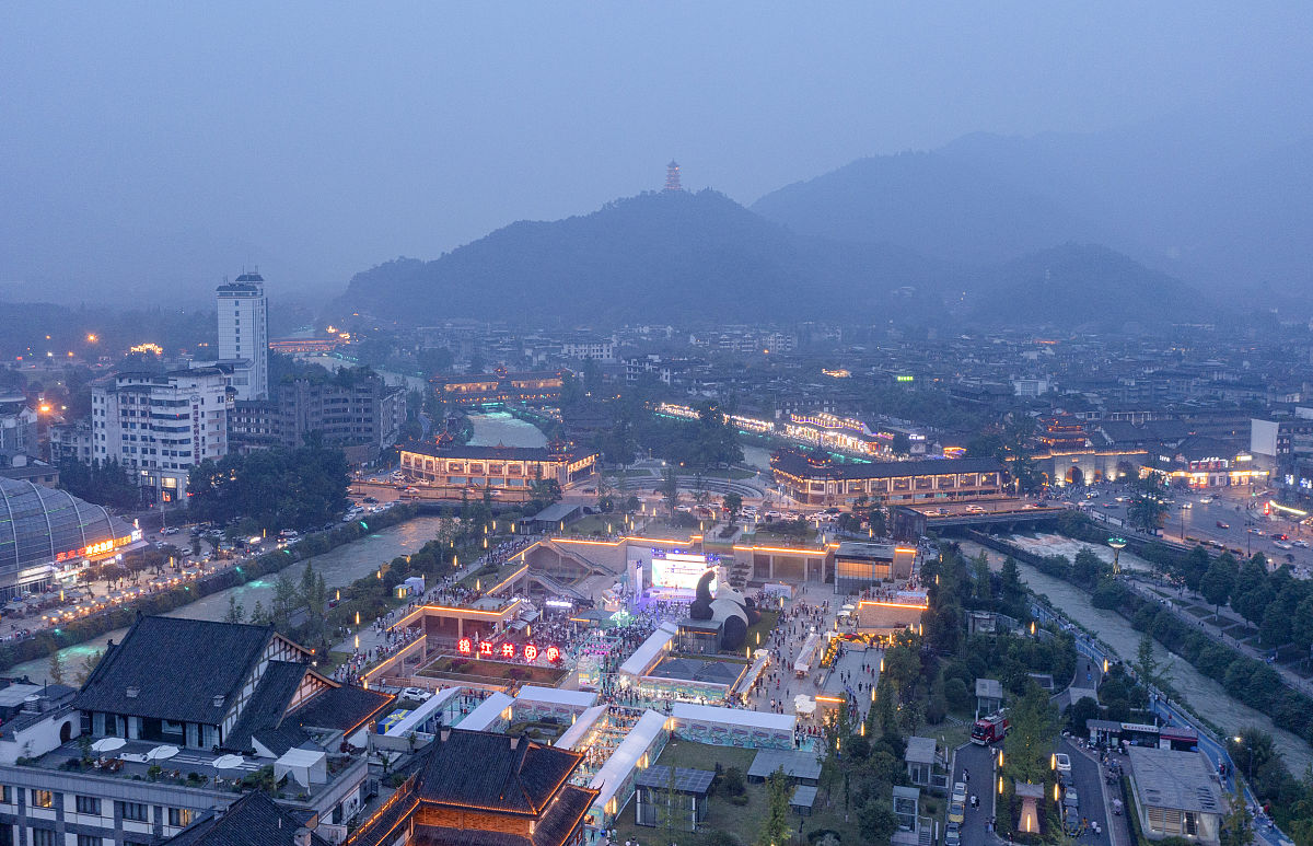 2021年6月12日,2021中国·都江堰消夏夜啤酒美食季活动在都江堰市仰天