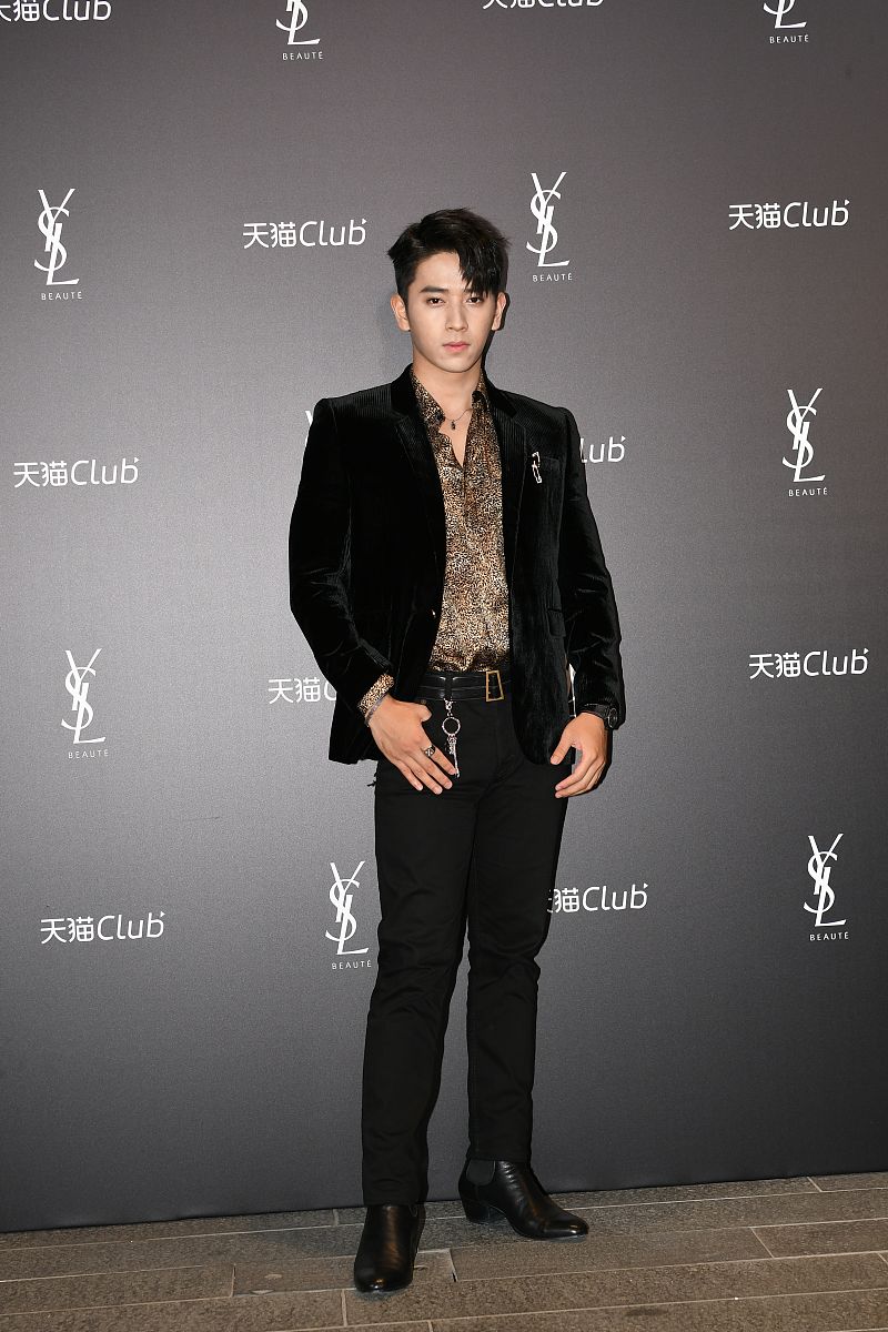 成毅巴黎时装周浪凡待遇预测：重视、合作、特别照顾？