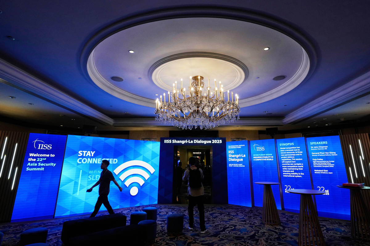 我需要编写一个科技展厅的智能灯光、视频显示联动的论文大纲有什么建议