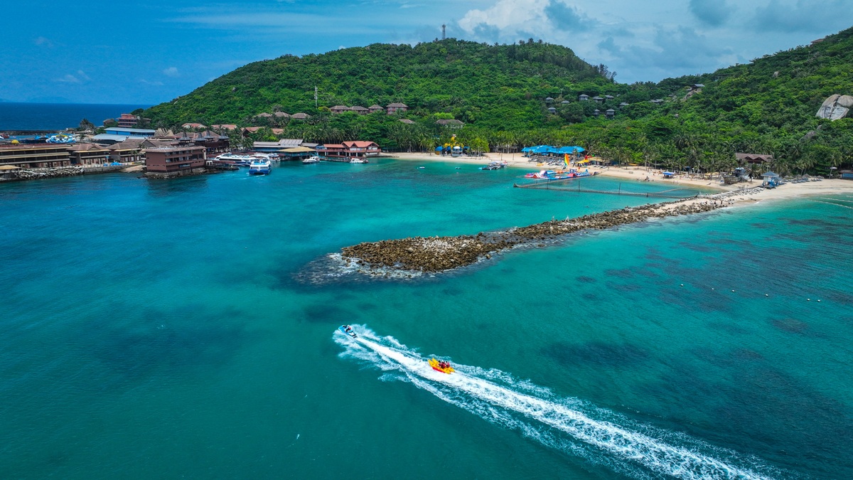 Hainan Getaway: Why This Tropical Paradise is Perfect for a Short Trip