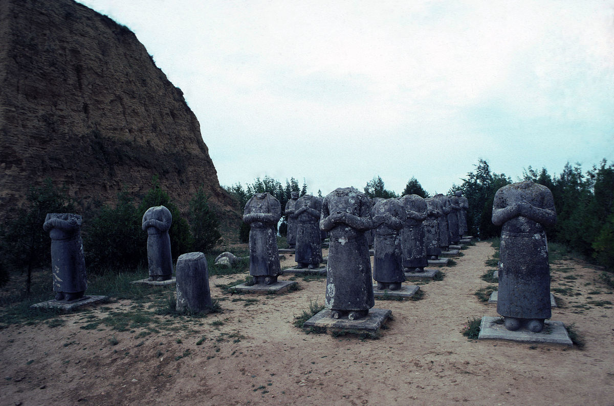 1979年10月,19世纪70年代,北京,武则天墓前的侍卫雕塑.statues de sol