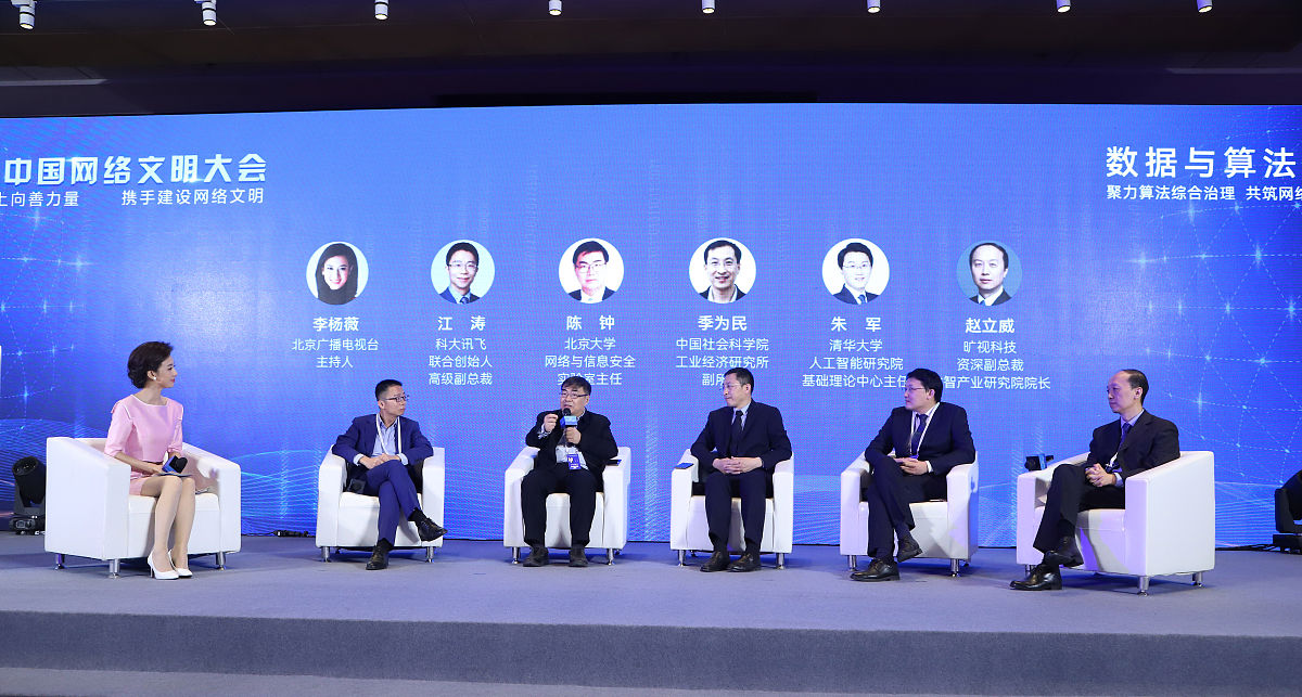 改写下面一段话，降低论文查重率：
施工安全风险识别不是盲目的随意的判断，而是在充分掌握相关信息、熟练掌握施工工序的基础上做出科学的判断和推测。