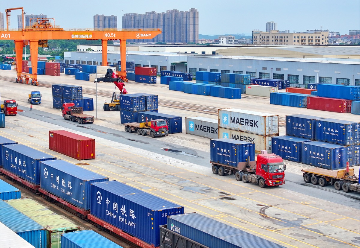 关于重载运输的地位写一篇文章1000字