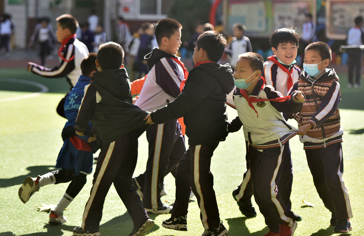 小学毕业生回忆校园生活 按酸甜苦辣述说成长 抒情性散文 300字