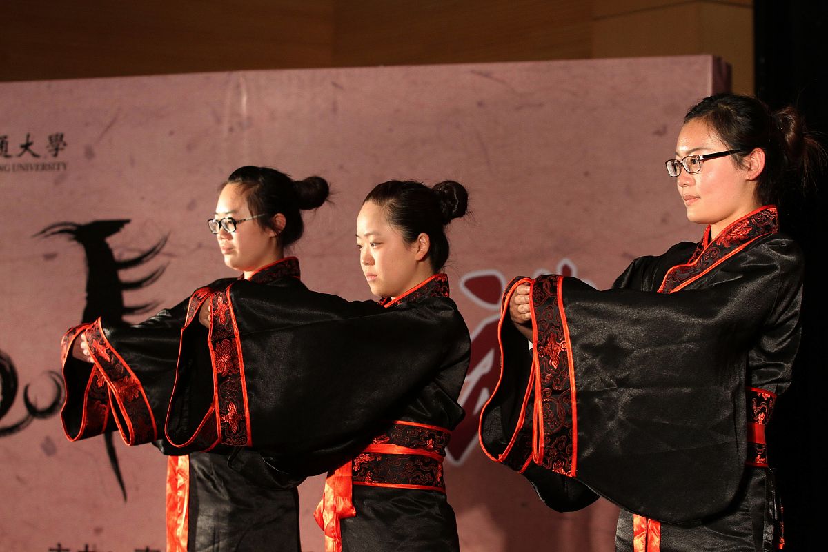 我需要关于五四青年精神的三十道竞赛单选题包括答案