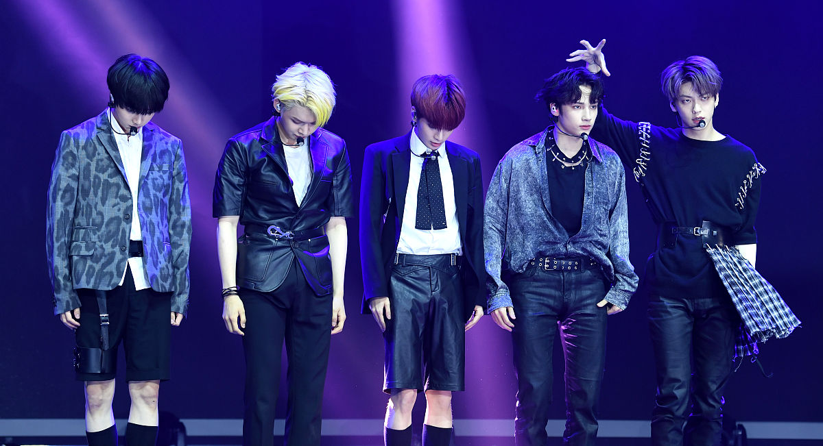 2020年5月18日,韩国首尔,男团txt(tomorrow x together)举行第二张迷
