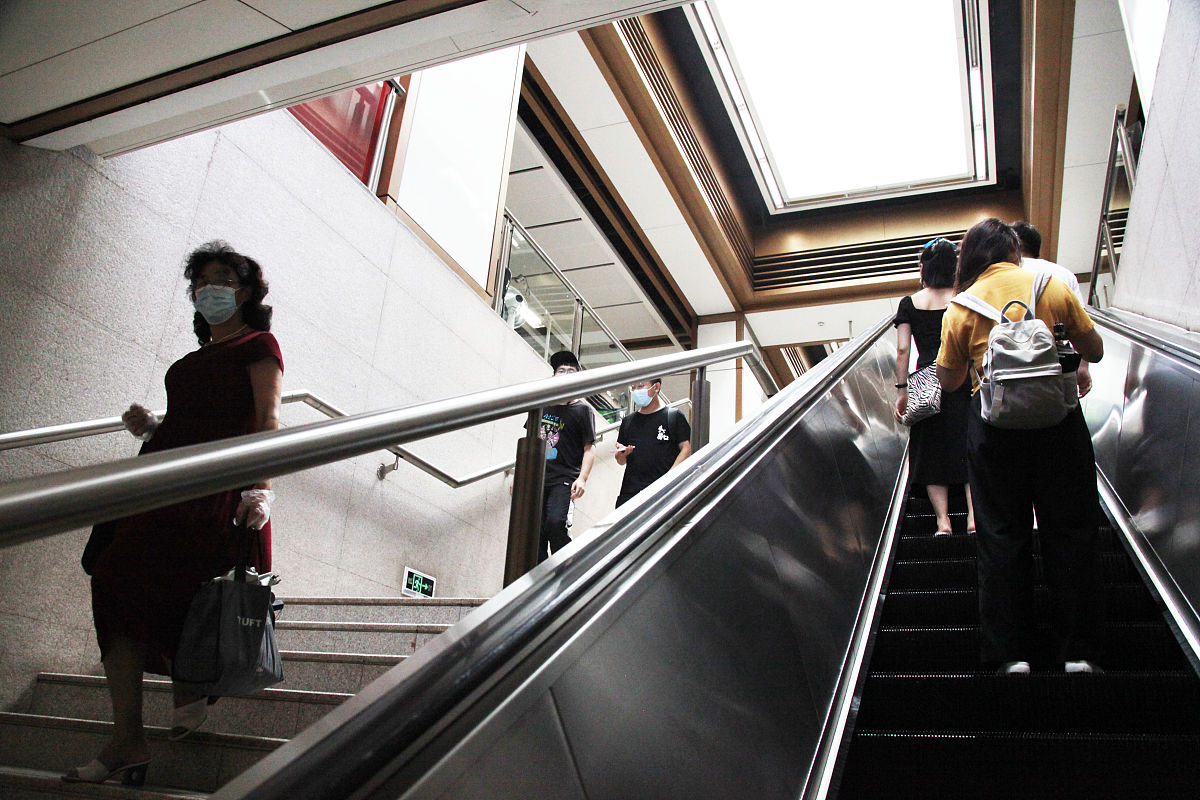 地铁里爬楼锻炼：允许吗？