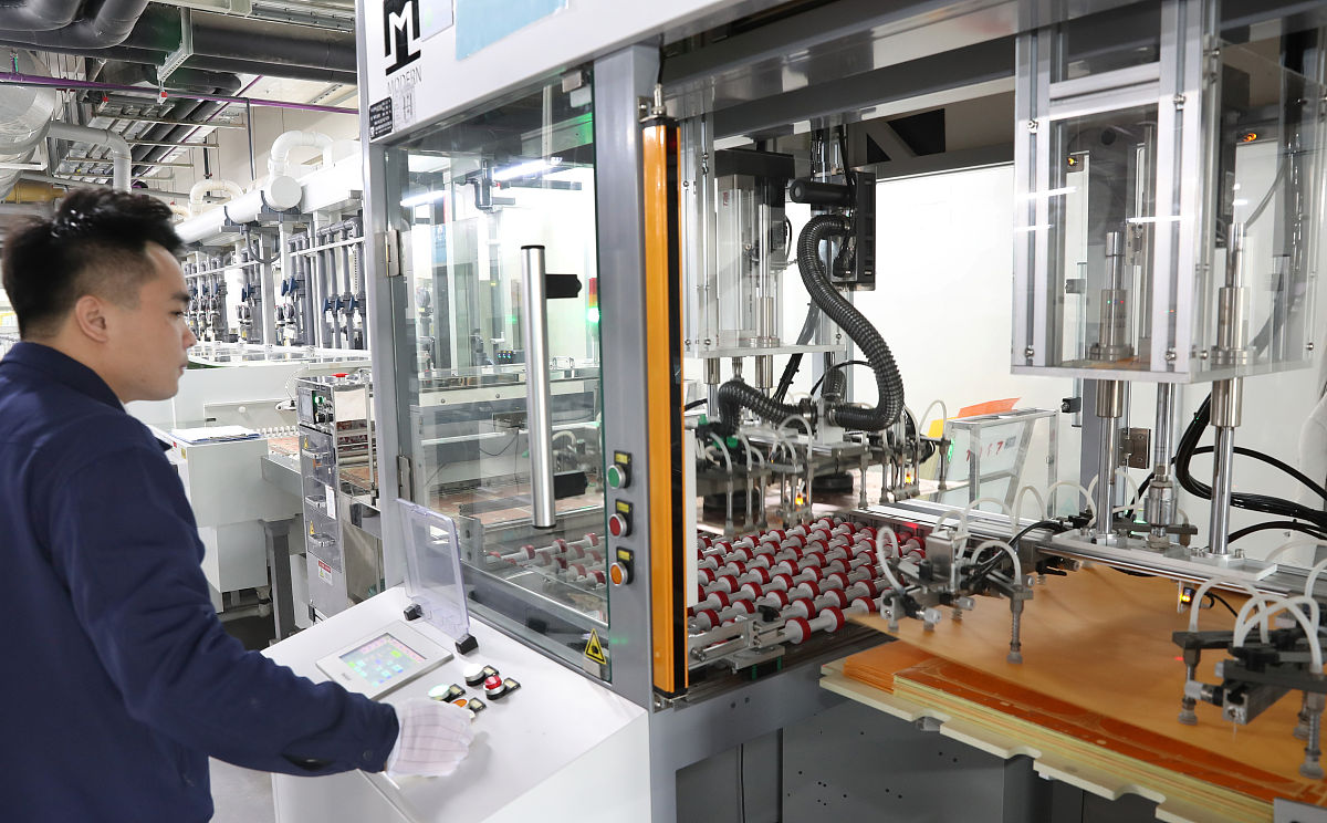 H装备制造企业双元创新能力构建研究：框架与实证分析