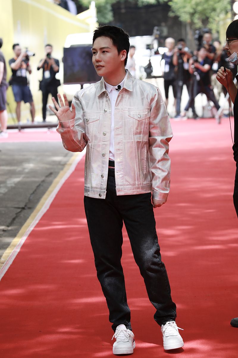 2020年7月5日,湖南长沙,明星现身《笑起来真好看》总决赛红毯.  刘维