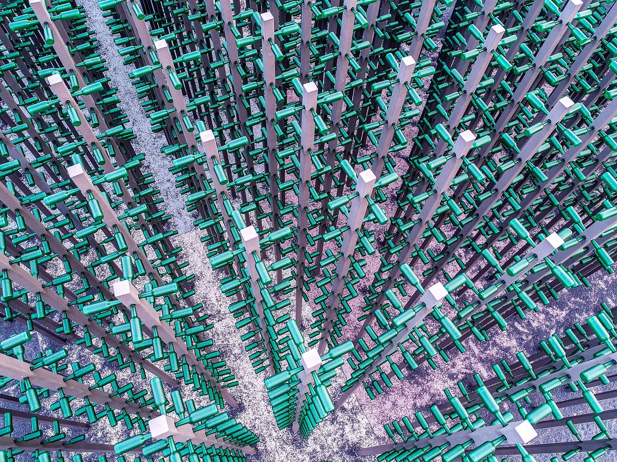 可以用点阵形成一个无人机的三维立体图像吗？可以大一点
