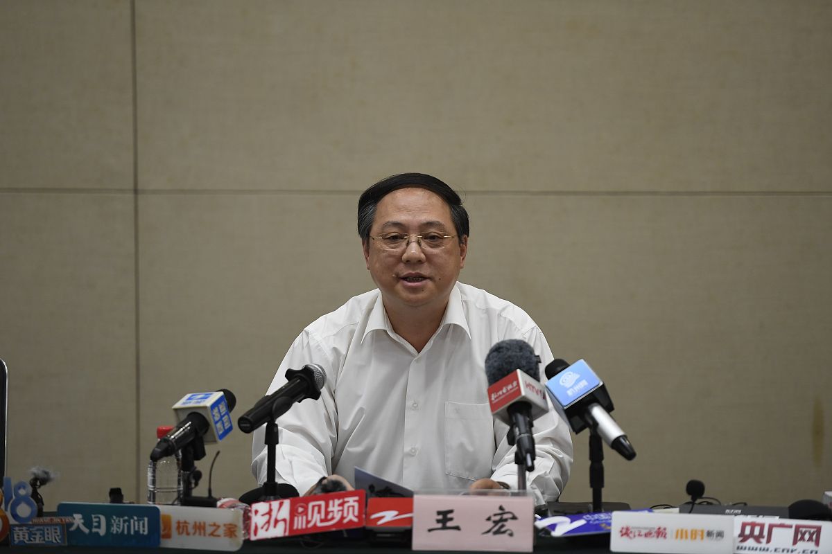 市经济信息委副主任莅临重庆市机械高级技工学校检查指导工作