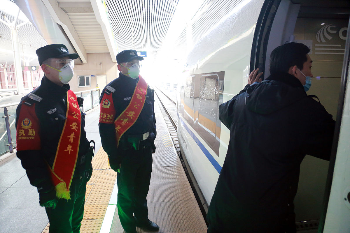 铁路守护：特殊假期里的无私奉献