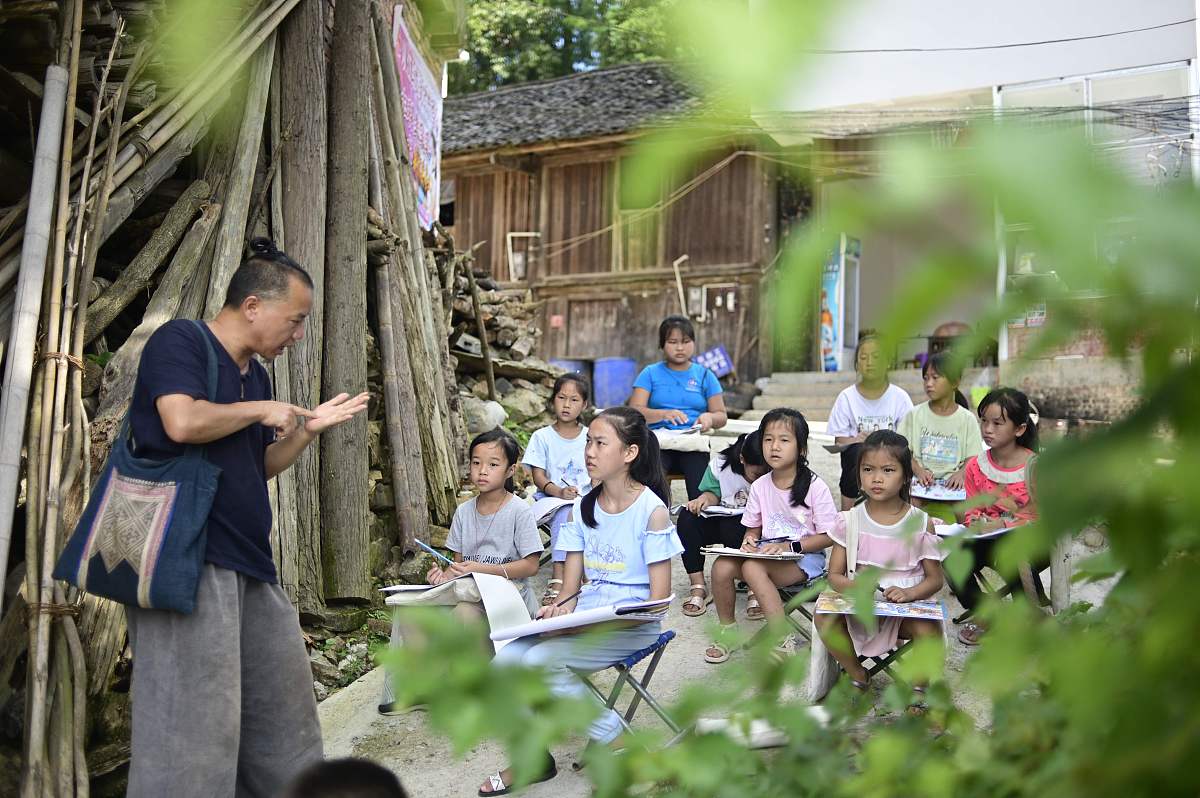 乡村生活剧本：体验农村的辛勤与温暖