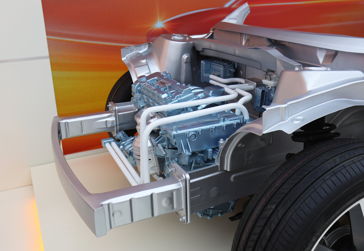 翻译：When high-speed train runs in the environment with a large number of airborne particles these particles may accumulate on the bogie of the train which will further challenge the normal operation of