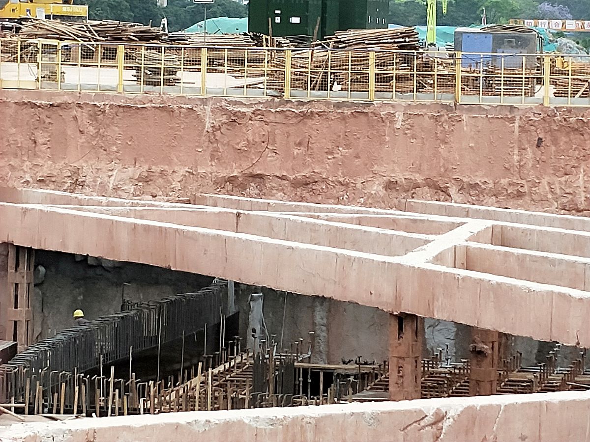 台帽、耳背墙施工方案