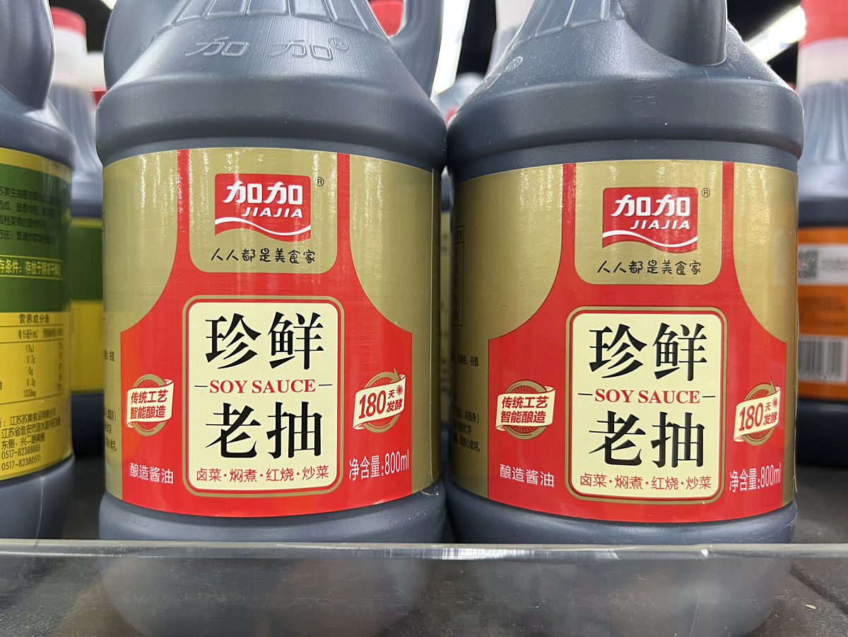 生抽酱油和老抽酱油的区别：颜色、口味、用途