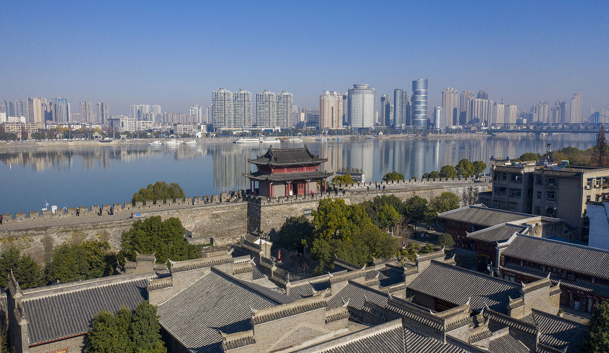 2021年12月3日,湖北,襄阳古城临汉门.