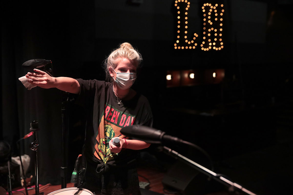 去听音乐会 英文