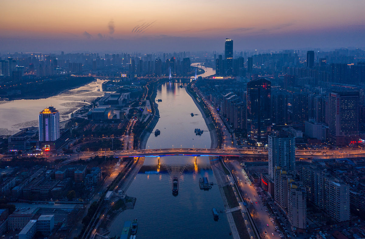 2019年3月16日,湖北武汉,汉江夜色.