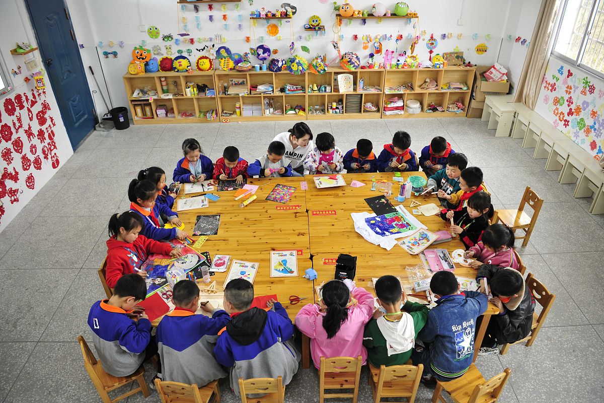 如何引导幼儿感受和表达大树的美？