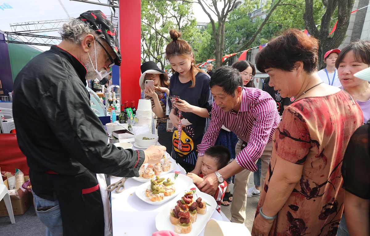 请不少于800汉字的博客文章语言要幽默口语化。主题是：宁波是属于哪里？宁波属于哪个市