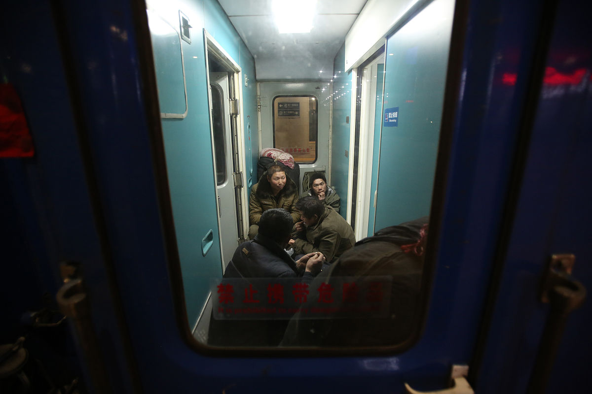 哄睡神器！奶奶用Windows10专业版序列号哄孙子入睡